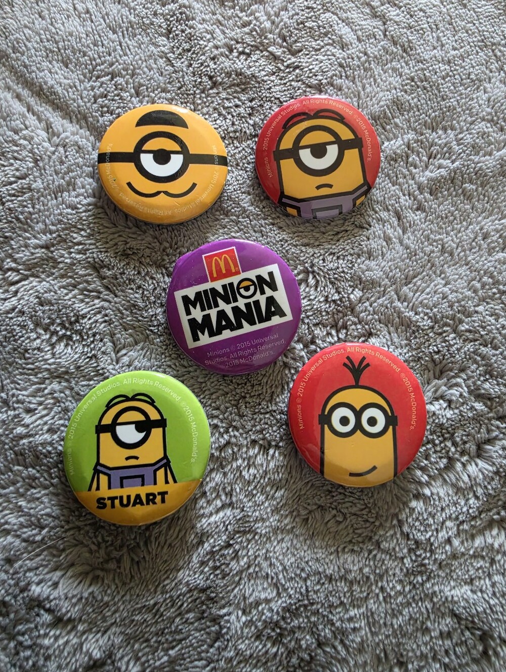 ^ 5 McDonald's Minion Mania Pin Buttons